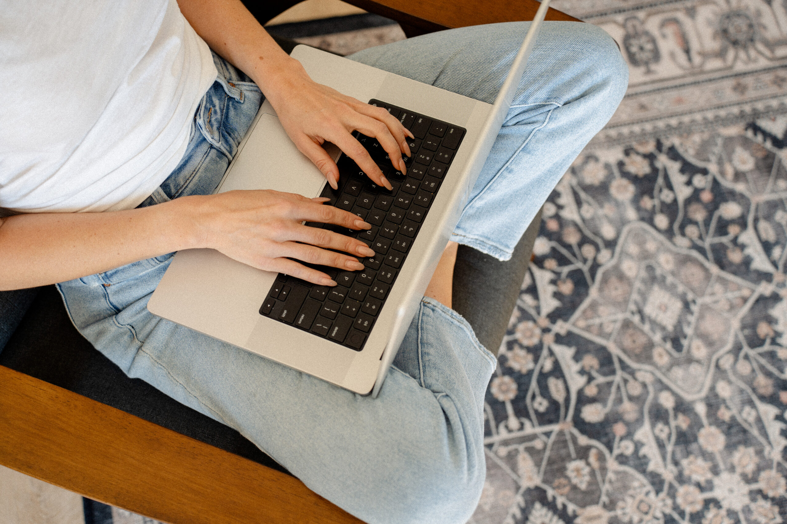 woman-in-jeans-on-computer